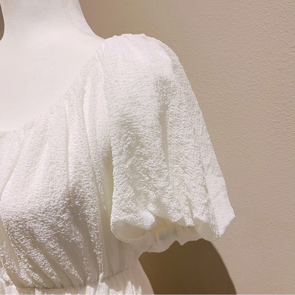 🌹 ASTR White Dress with Puffy Sleeves - Picture 4 of 9